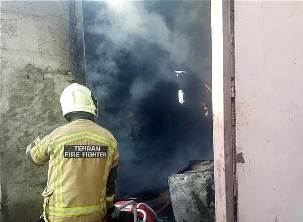 آتش سوزی کارگاه مبل در یافت آباد؛ علت حادثه مشخص نیست