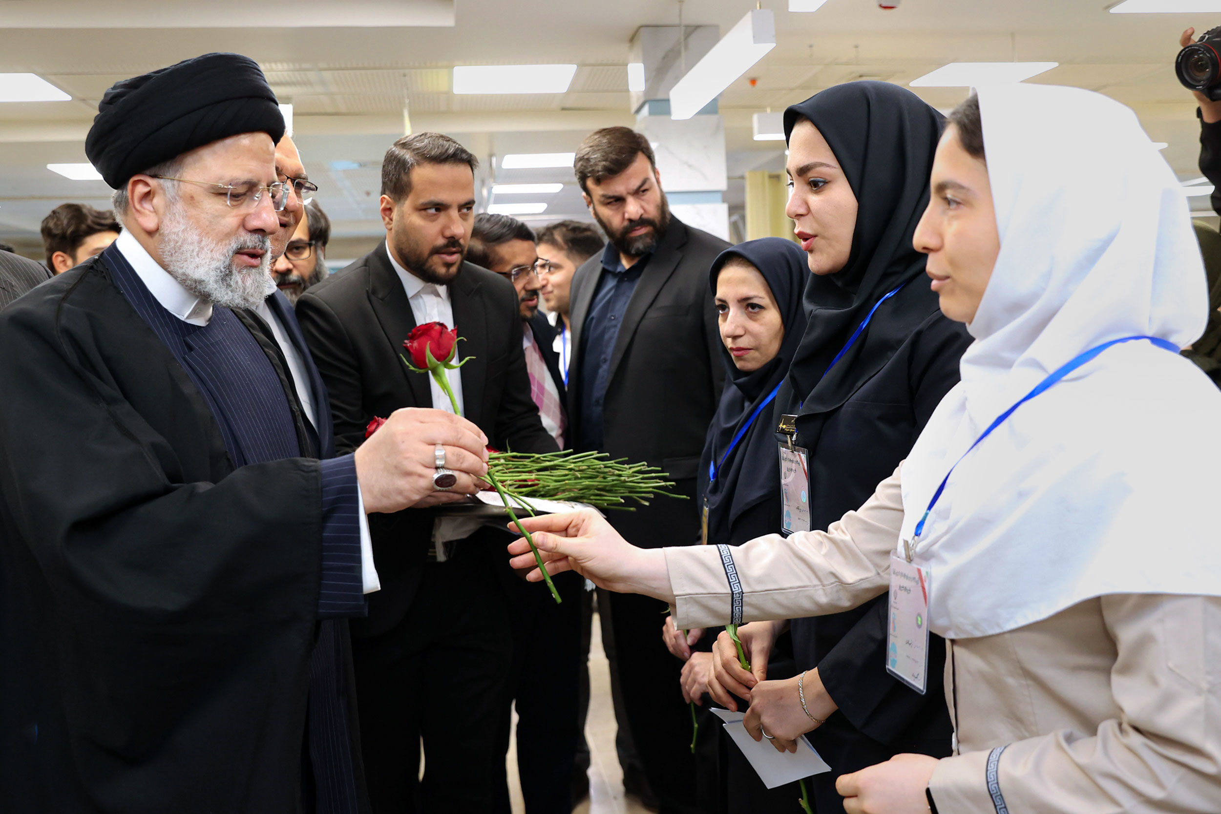 دستور عجیب رئیسی: در همۀ اداره‌ها مهدکودک ساخته شود / ویدئو