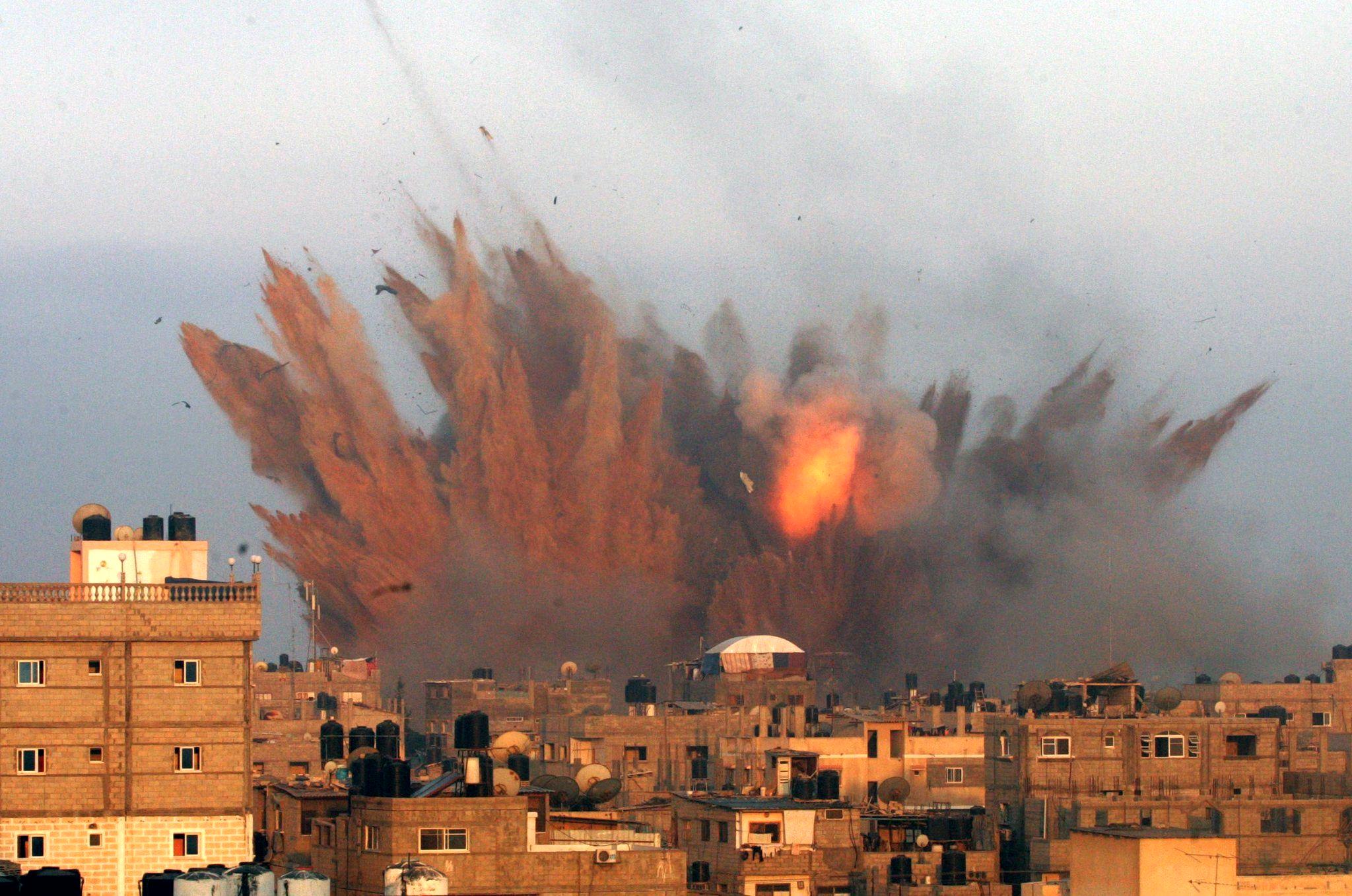 خبرهای دردناک از جنگ/ حمله اسرائیل به غزه با بمب‌های حاوی فسفر سمی!