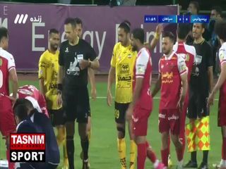 زد و خورد در بازی پرسپولیس و سپاهان ؛ ستاره پرسپولیس اخراج شد