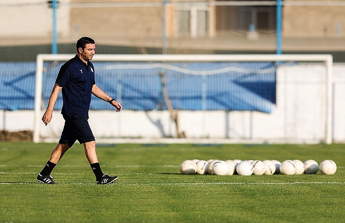 بمب نقل و انتقالات در استقلال / مدافع پرسپولیس آبی پوش می شود