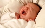 واکنش جالب و غم‌انگیز نوزاد به اولین بوسه مادر+فیلم