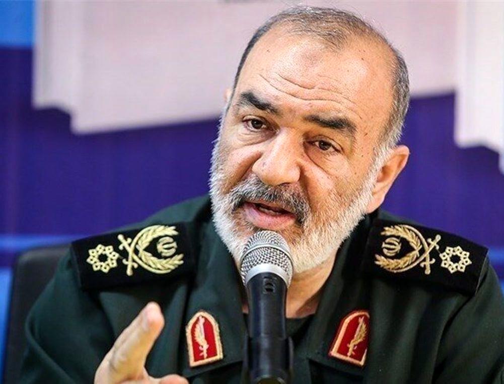 فرمانده کل سپاه: فضای مجازی تنها راه تهاجم دشمن به ایران است | راه وسطی نداریم؛ یا باید قوی شویم یا تسلیم