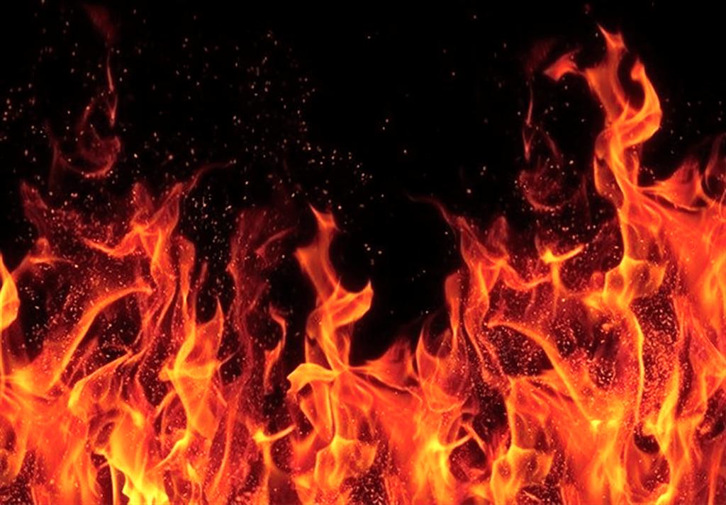 آتش سوزی گسترده در بزرگراه آزادگان | یک کارگاه در آتش سوخت