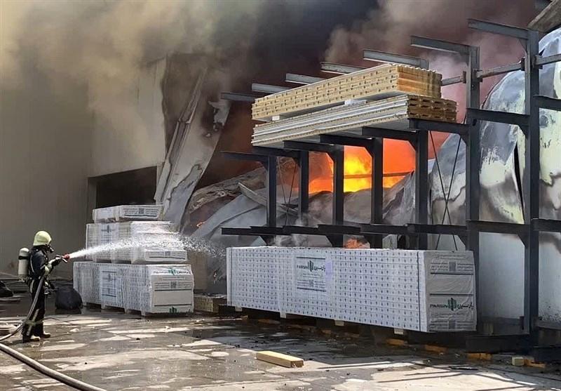 شرکت فوم‌سازی شیراز در آتش سوخت + فیلم