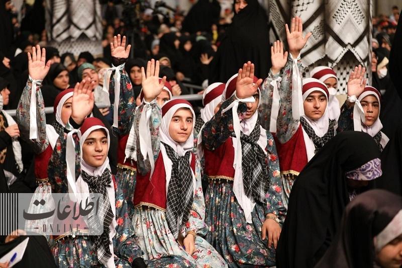 ژست و لباس عجیب دختران دانش آموز در بیت رهبری خبرساز شد + عکس